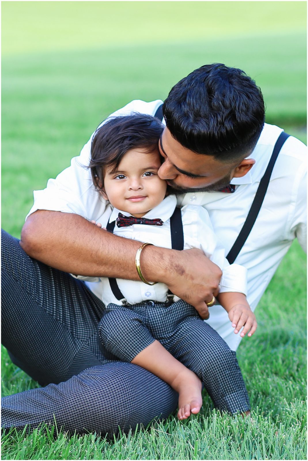 Kansas City Family Portrait Photographer - Overland Park Olathe Leawood - Adorable Family Portraits Outdoor - Indian Family Portraits Wedding Photographer