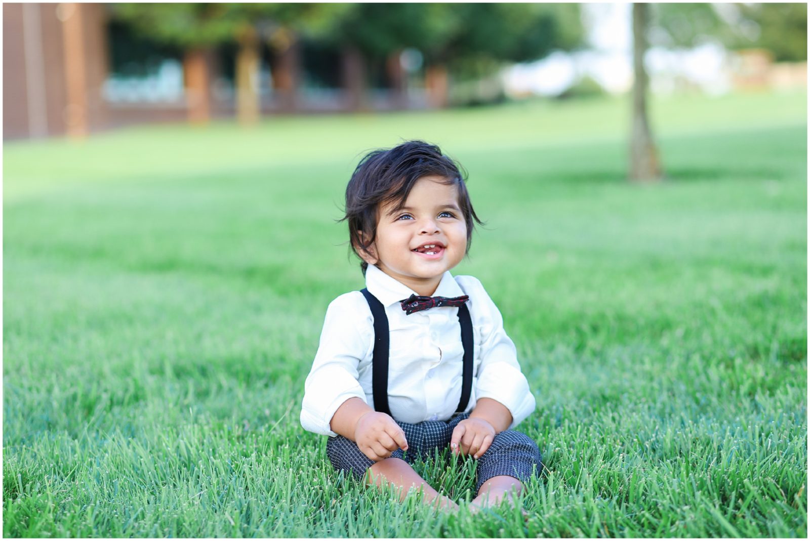Kansas City Family Portrait Photographer - Overland Park Olathe Leawood - Adorable Family Portraits Outdoor - Indian Family Portraits Wedding Photographer