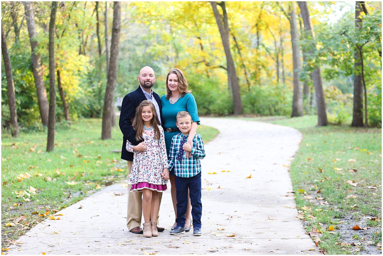 Fall Family Portraits Outdoor - Kansas City Leawood Overland Park - Family Portrait Photographer Mariam Saifan