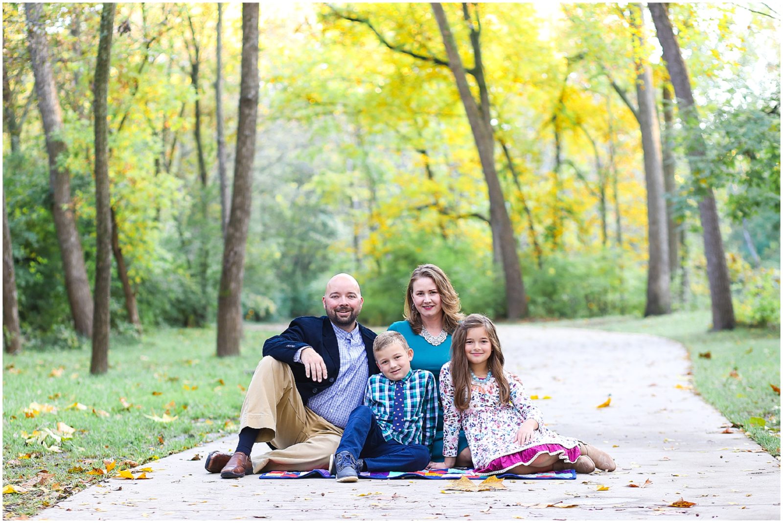 Fall Family Portraits Outdoor - Kansas City Leawood Overland Park - Family Portrait Photographer Mariam Saifan