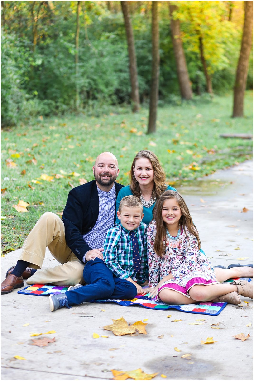 Fall Family Portraits Outdoor - Kansas City Leawood Overland Park - Family Portrait Photographer Mariam Saifan