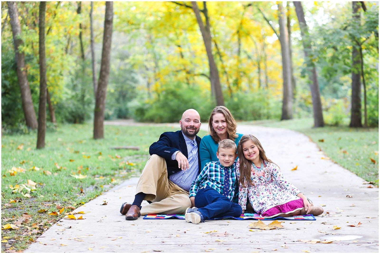 Fall Family Portraits Outdoor - Kansas City Leawood Overland Park - Family Portrait Photographer Mariam Saifan