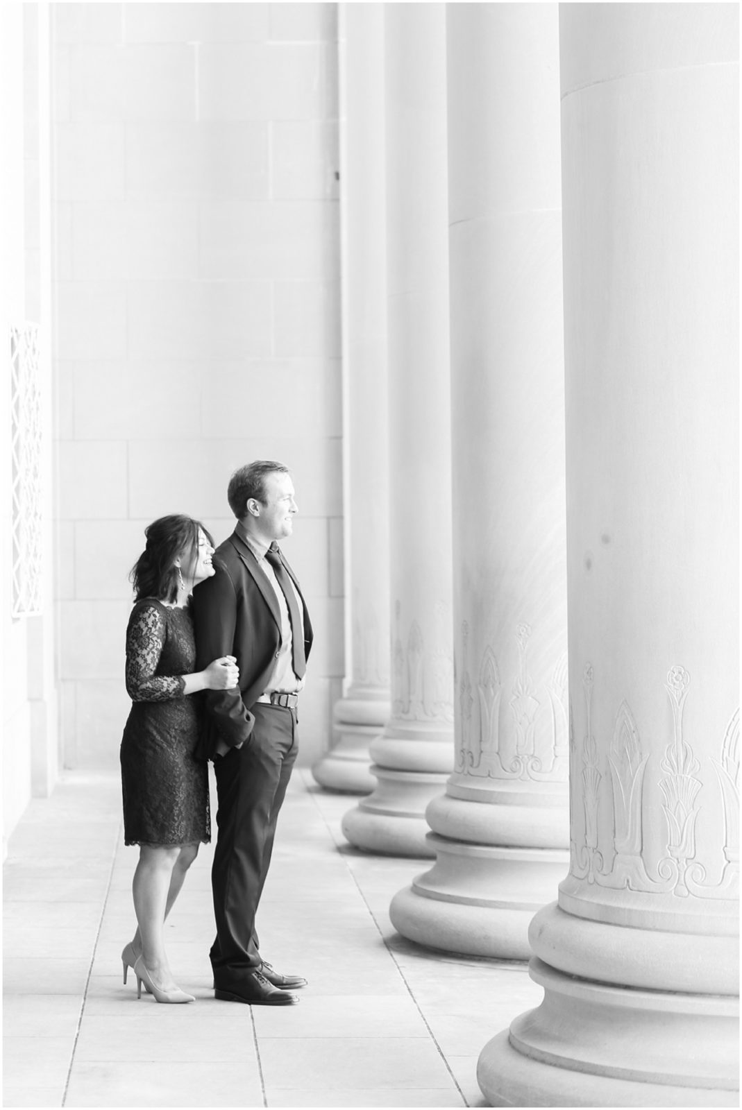 Engagement Portrait Photographer at Nelson atkins Museum - Kansas City engagement and wedding photographer - KC Wedding Photos Nelson Atkins - Mariam Saifan Photography