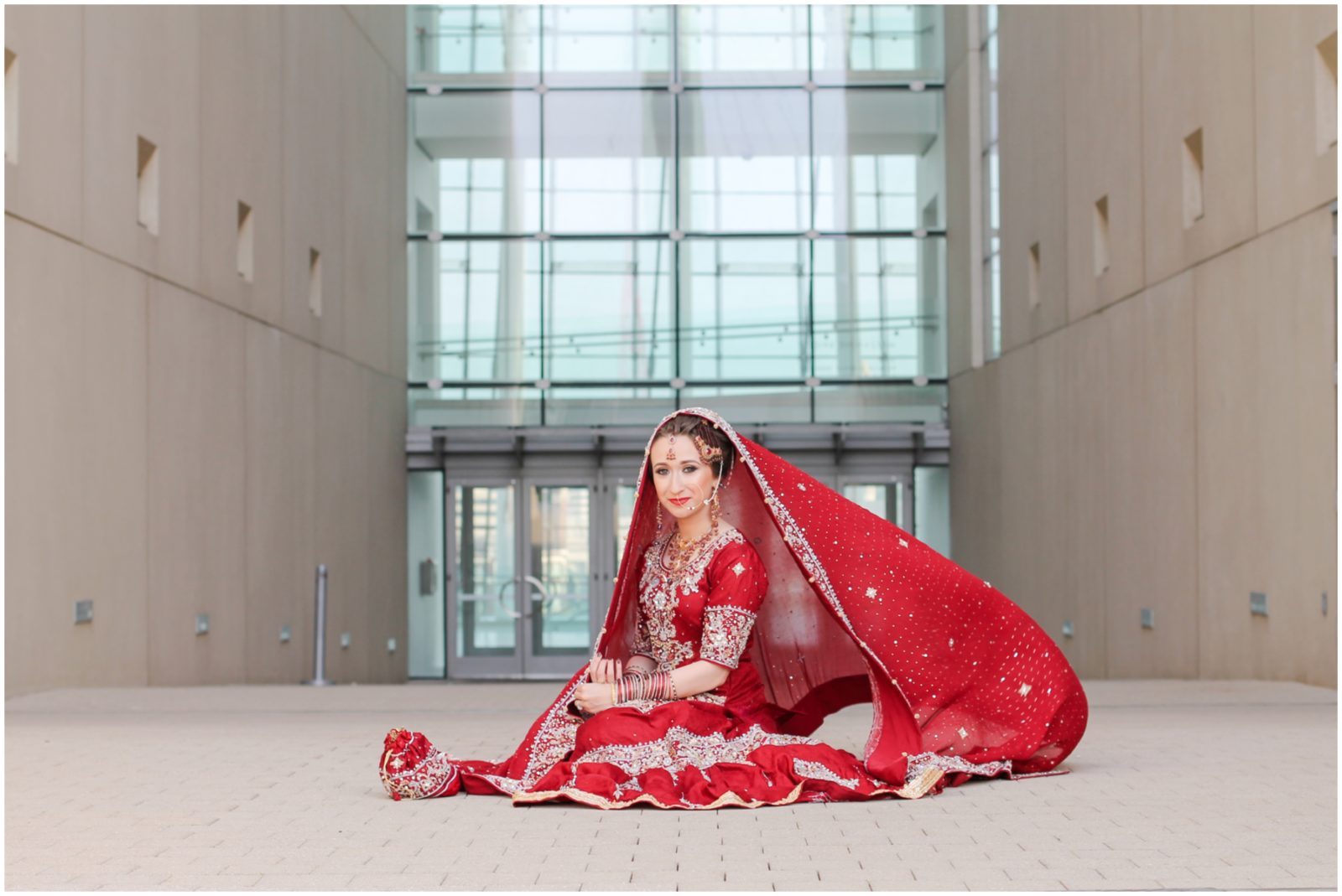 indian bride wearing red - kansas city south asian indian wedding photos - mariam saifan