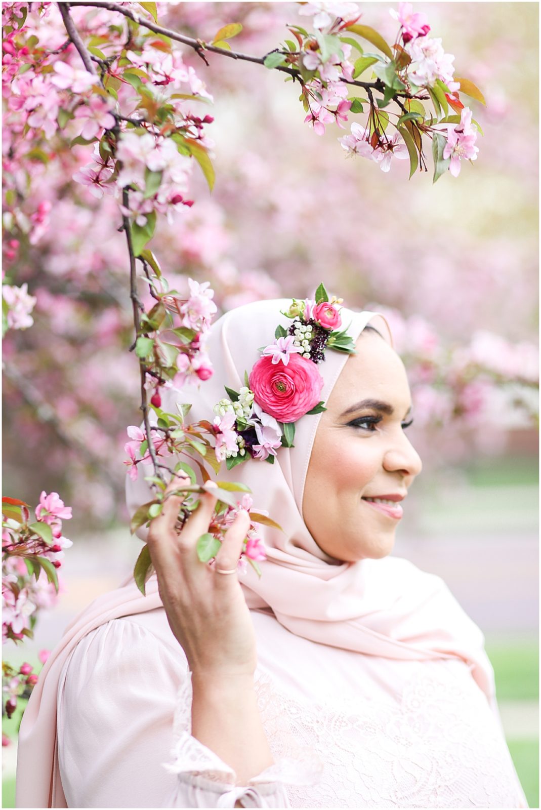 hijabi bride - muslim wedding photographer in kansas - the usa - solstice floral design - mariam saifan photography 