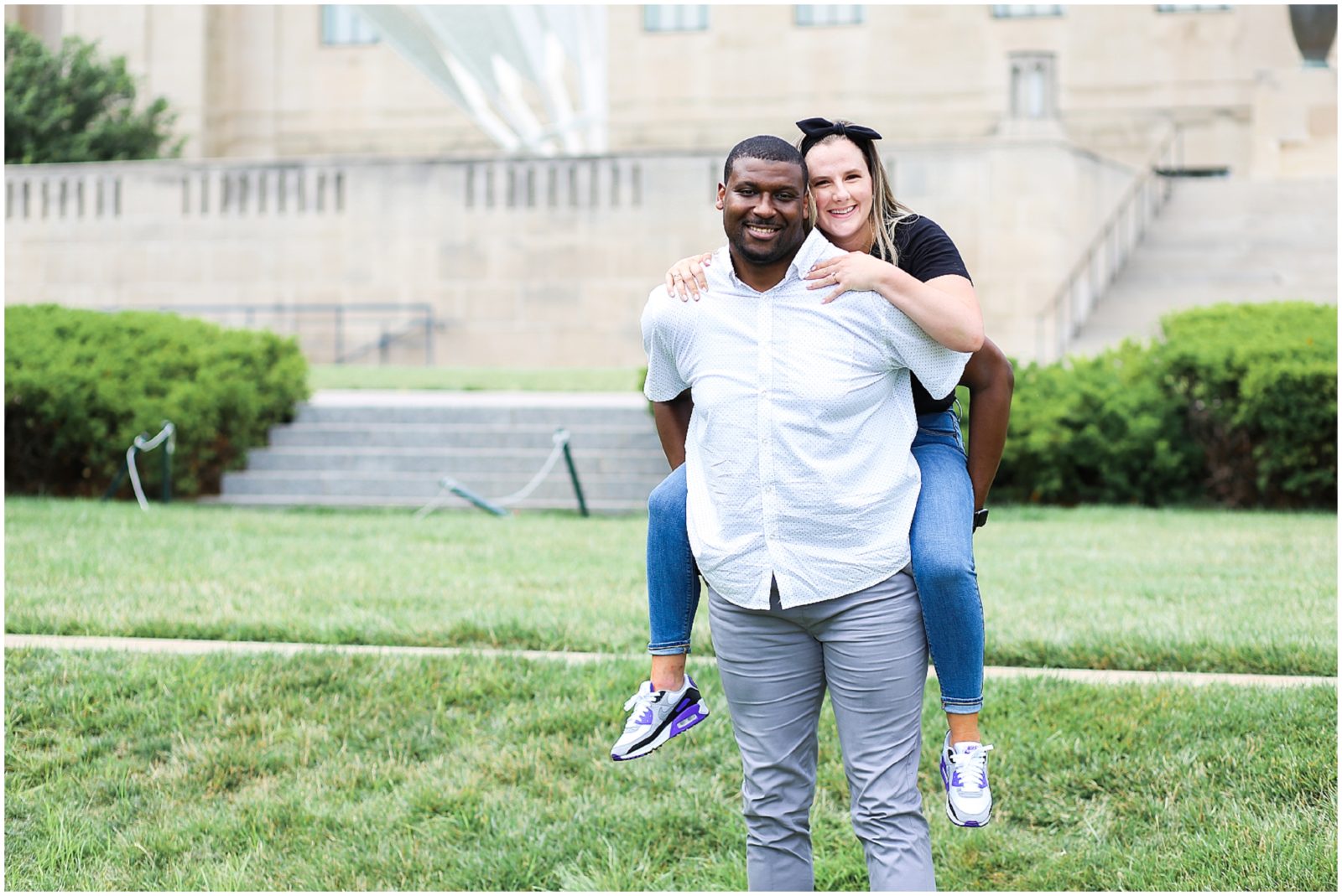 fun engagement portraits at nelson atkins