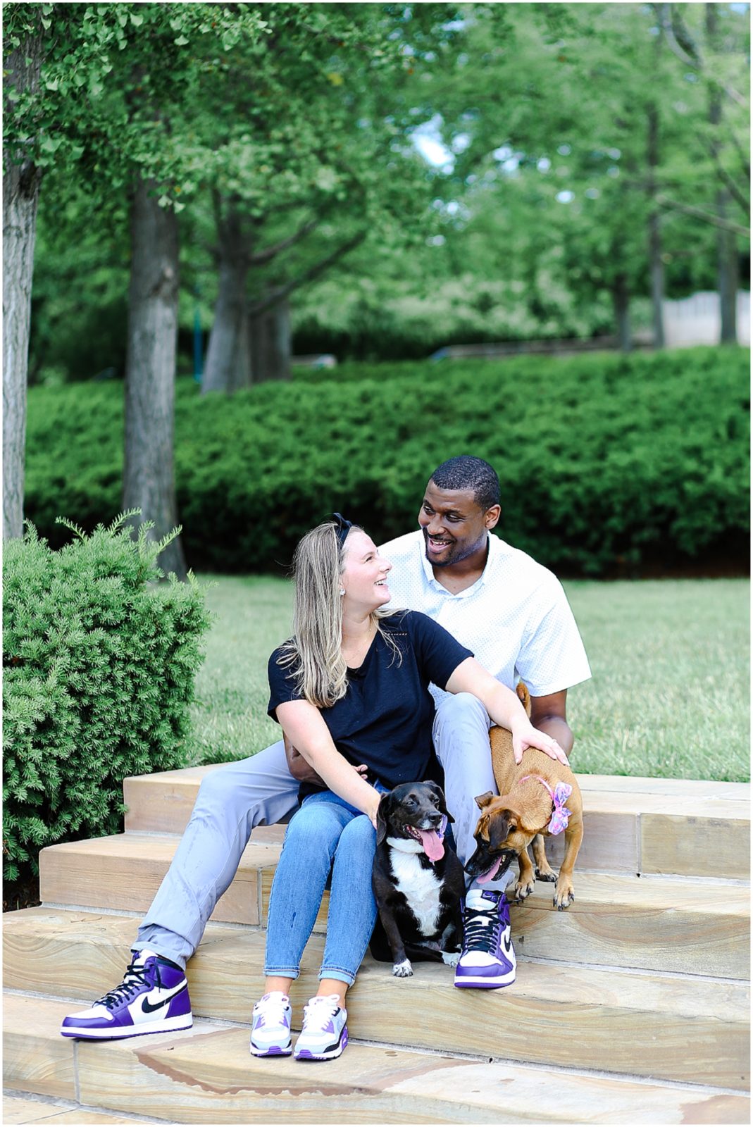 cute casual outfits for an engagement session in kansas city at the nelson atkins museum of art