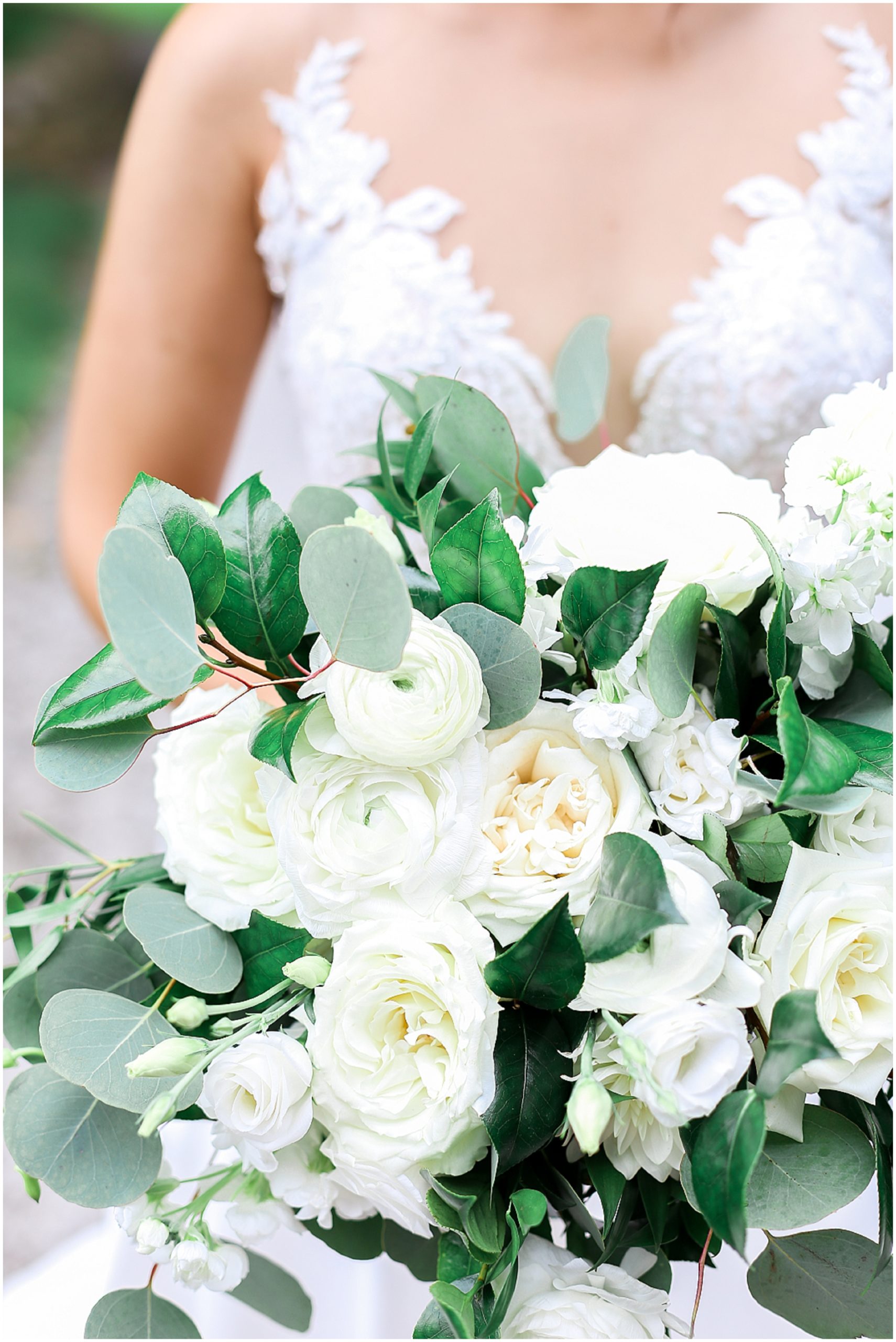 Wedding Day Timeline + Kansas City Wedding Planner & Wedding Venues | The Hawthorne House Wedding | Mariam Saifan Photography | Wild Hill Flowers