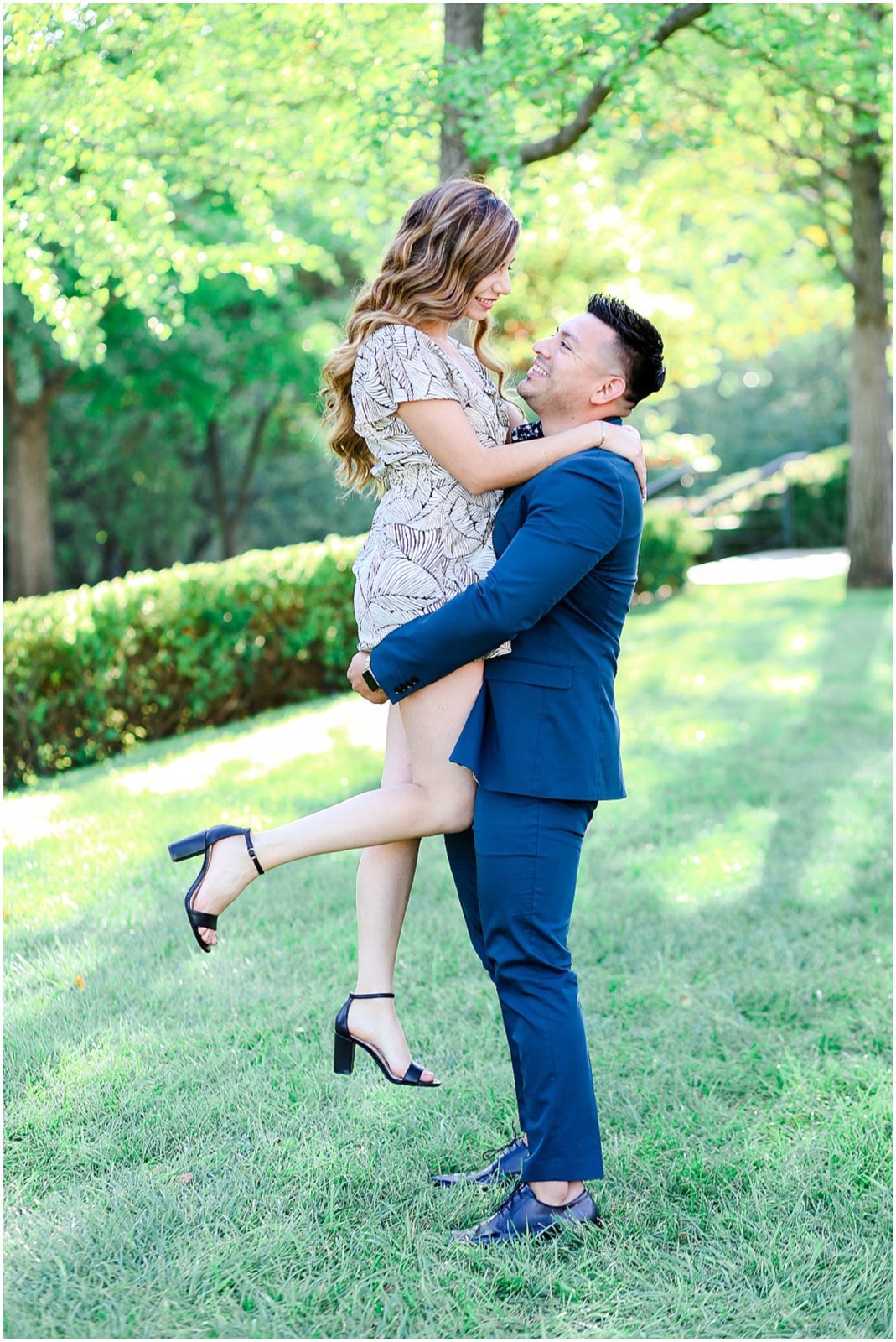 how to pose a couple for their engagement photos and wedding photos