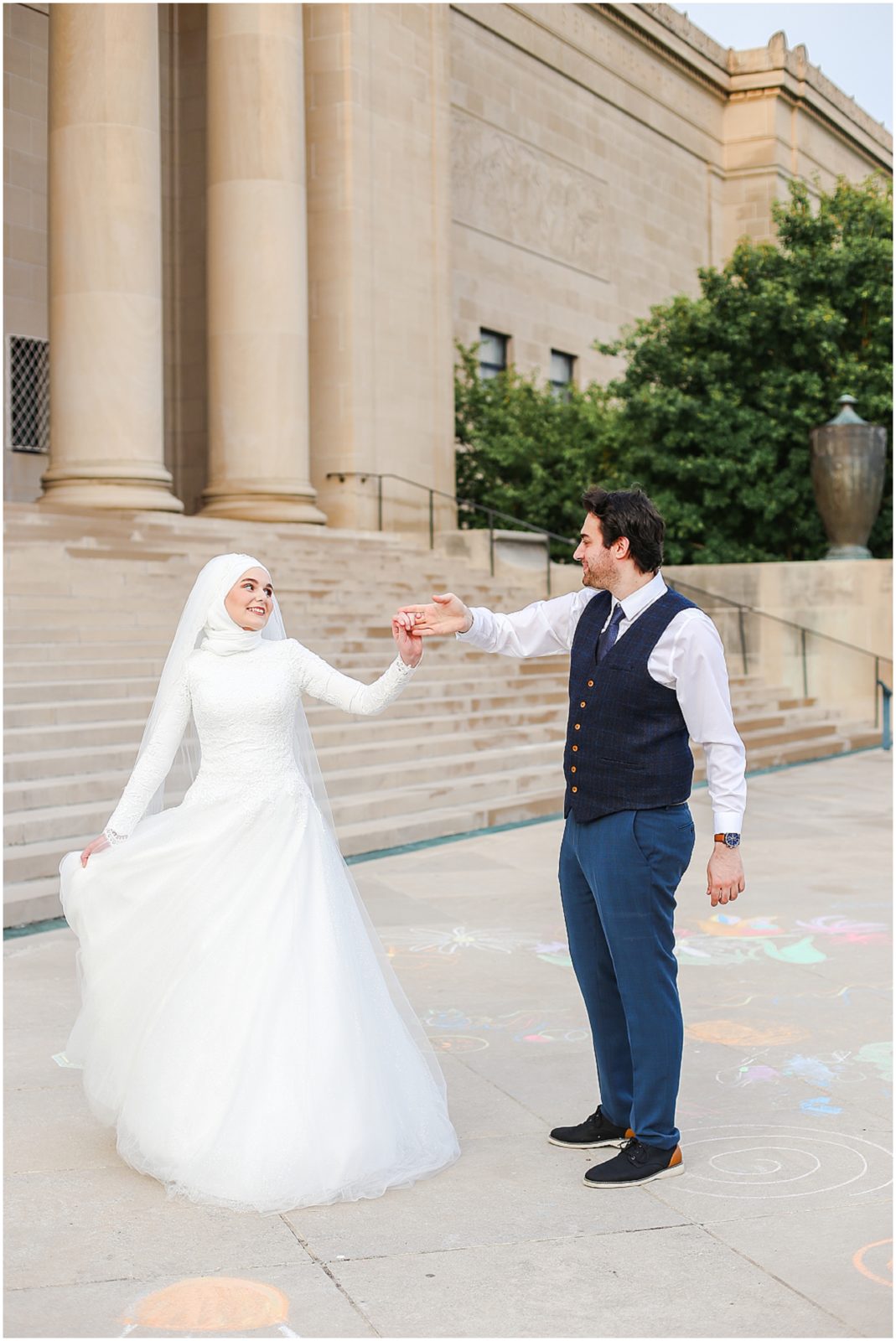 beautiful wedding photos at the nelson atkins musem - kansas city overland park wedding photographer