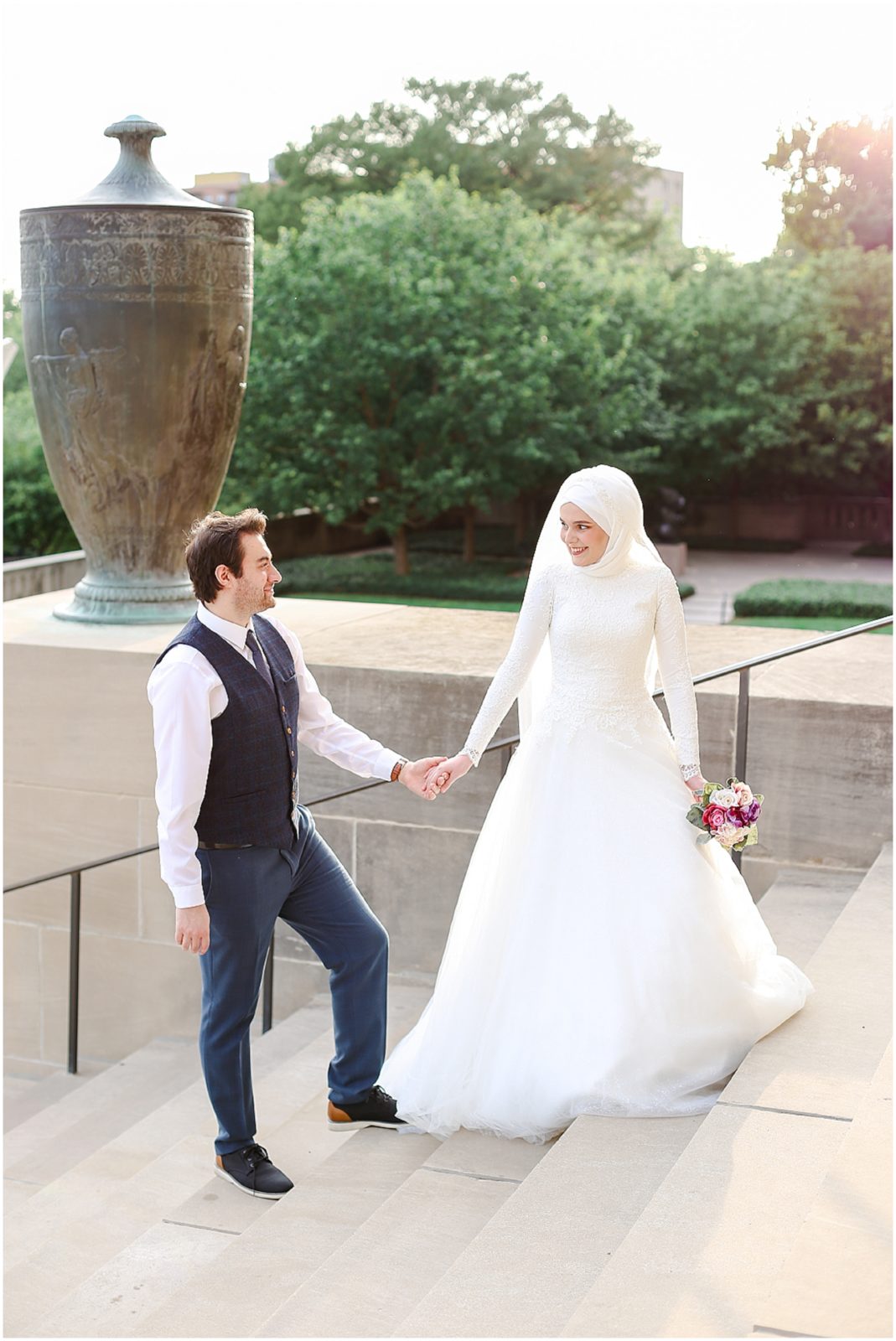 beautiful wedding photos at the nelson atkins musem - kansas city overland park wedding photographer