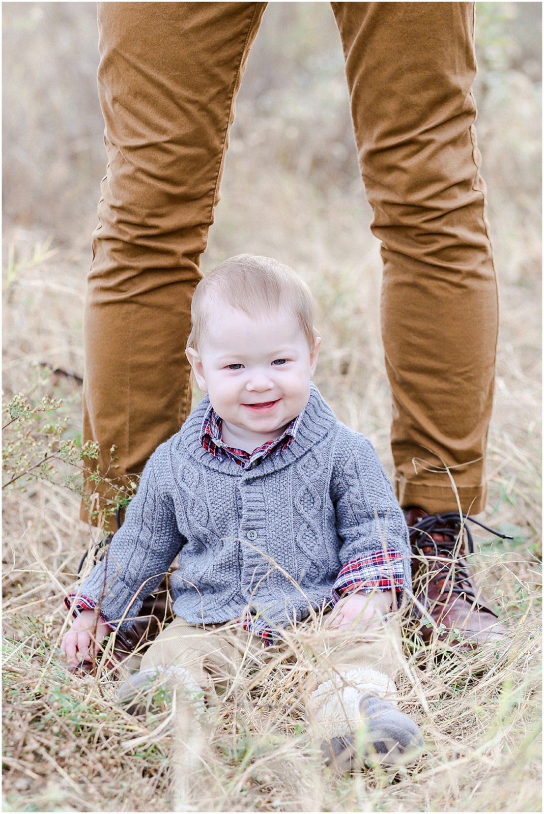 Light and Airy Style Photographer Kansas City - Family Photos - Kansas Family Portrait Photographer - Fall Family Photos - Mariam Saifan Photography