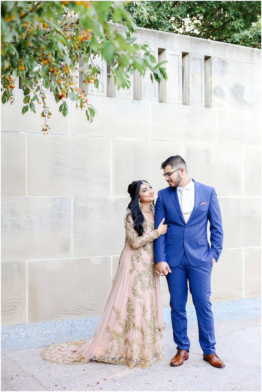 engagement photos at nelson atkins museum 