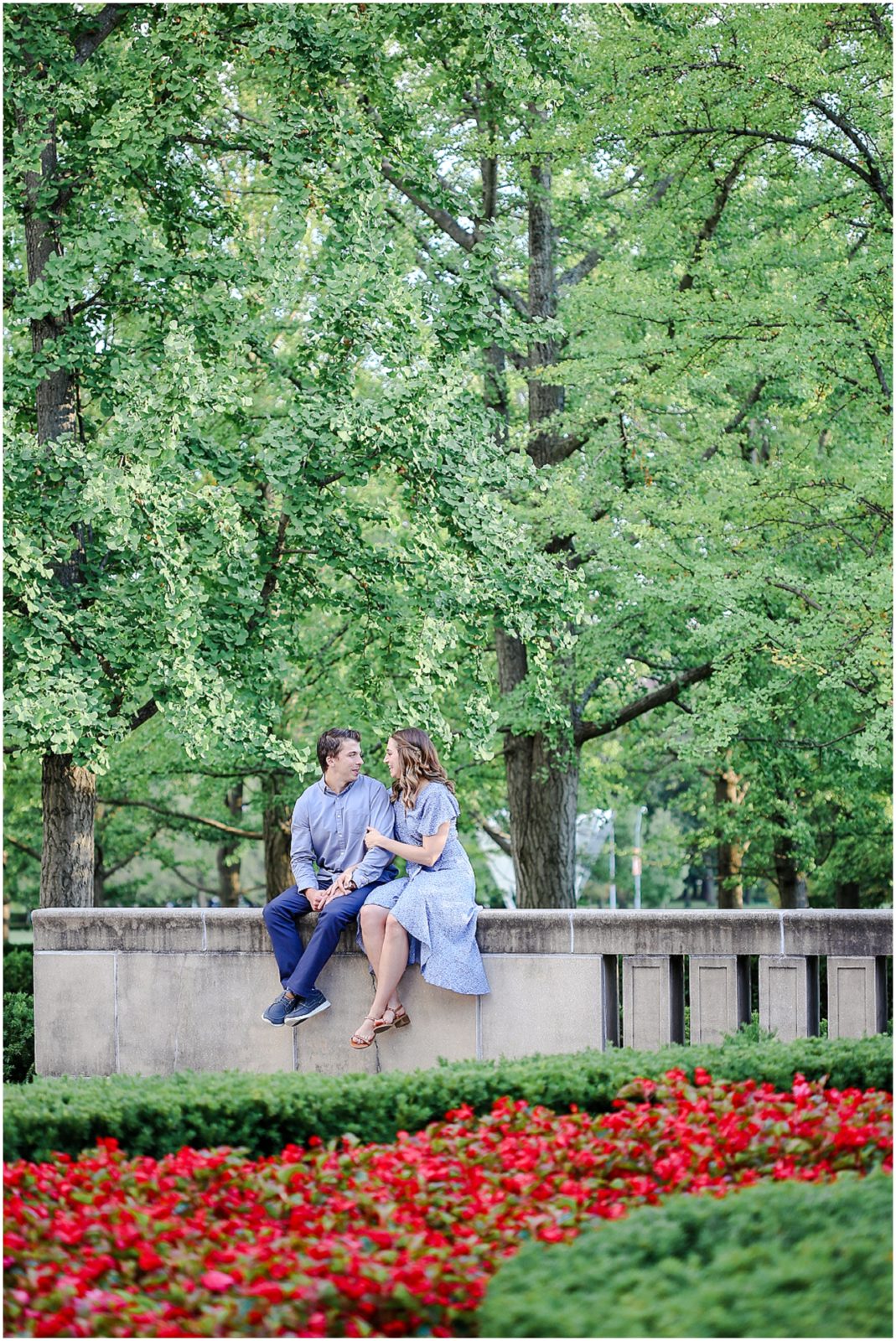 engagement photos in the summer nelson atkins museum 