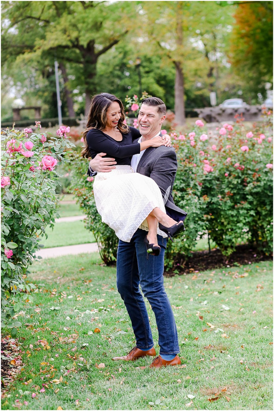 bride-and-groom-fun-photos-loose-park