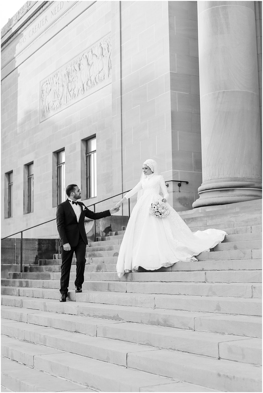 elegant and classy wedding photo at the nelson atkins musem 