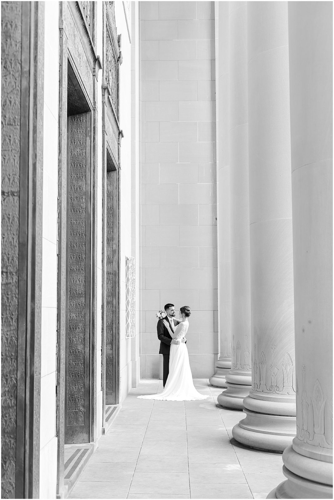 columns photo at nelson atkins kansas city elopement and wedding photos