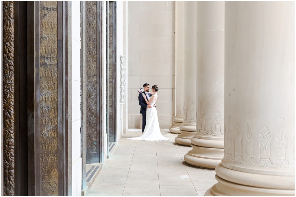 beautiful wedding photo elegant with columns kansas city nelson atkins museum