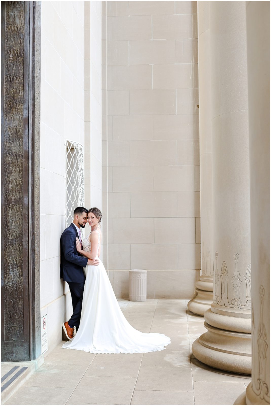 couple at columns at kansas city nelson atkins museum 