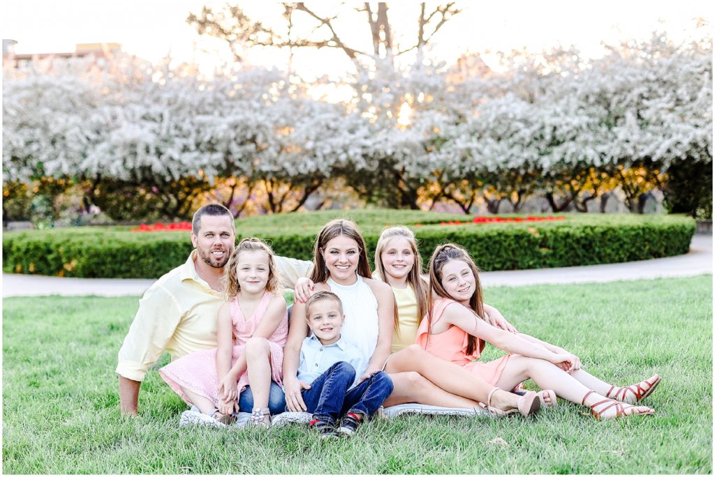 beautiful family portrait photography - perfect spring family photo in Kansas City