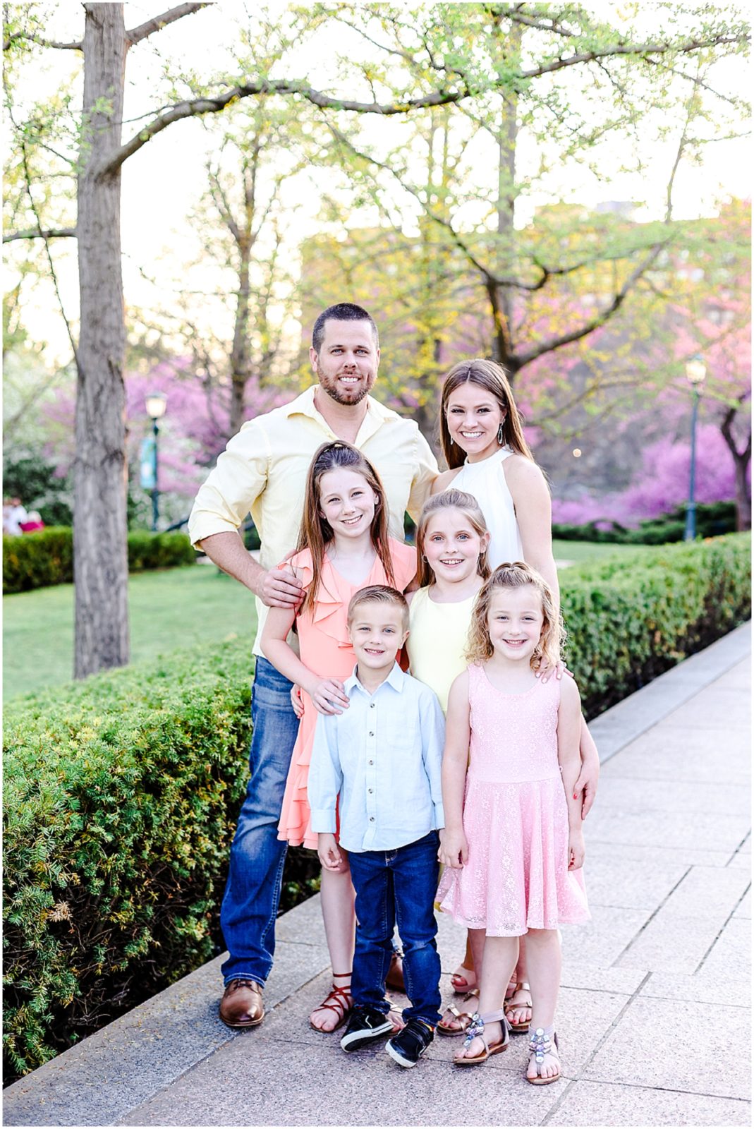 family portrait photographer in kansas city based in overland park