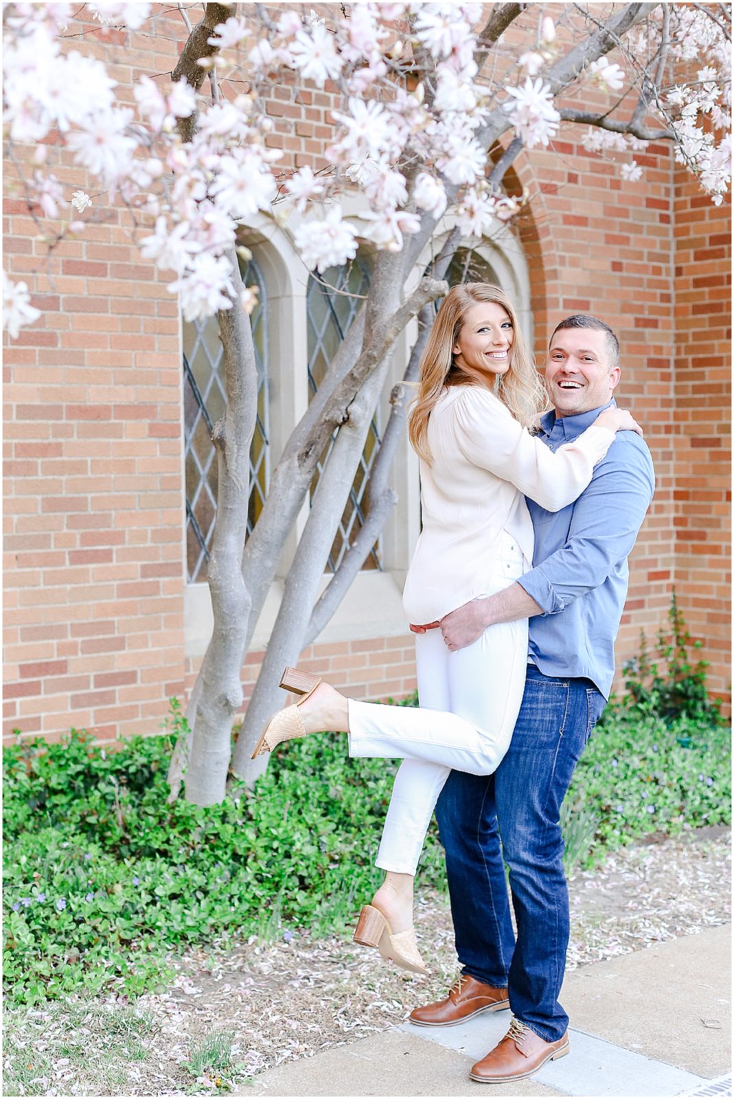 lifting his bride up - good poses for couples