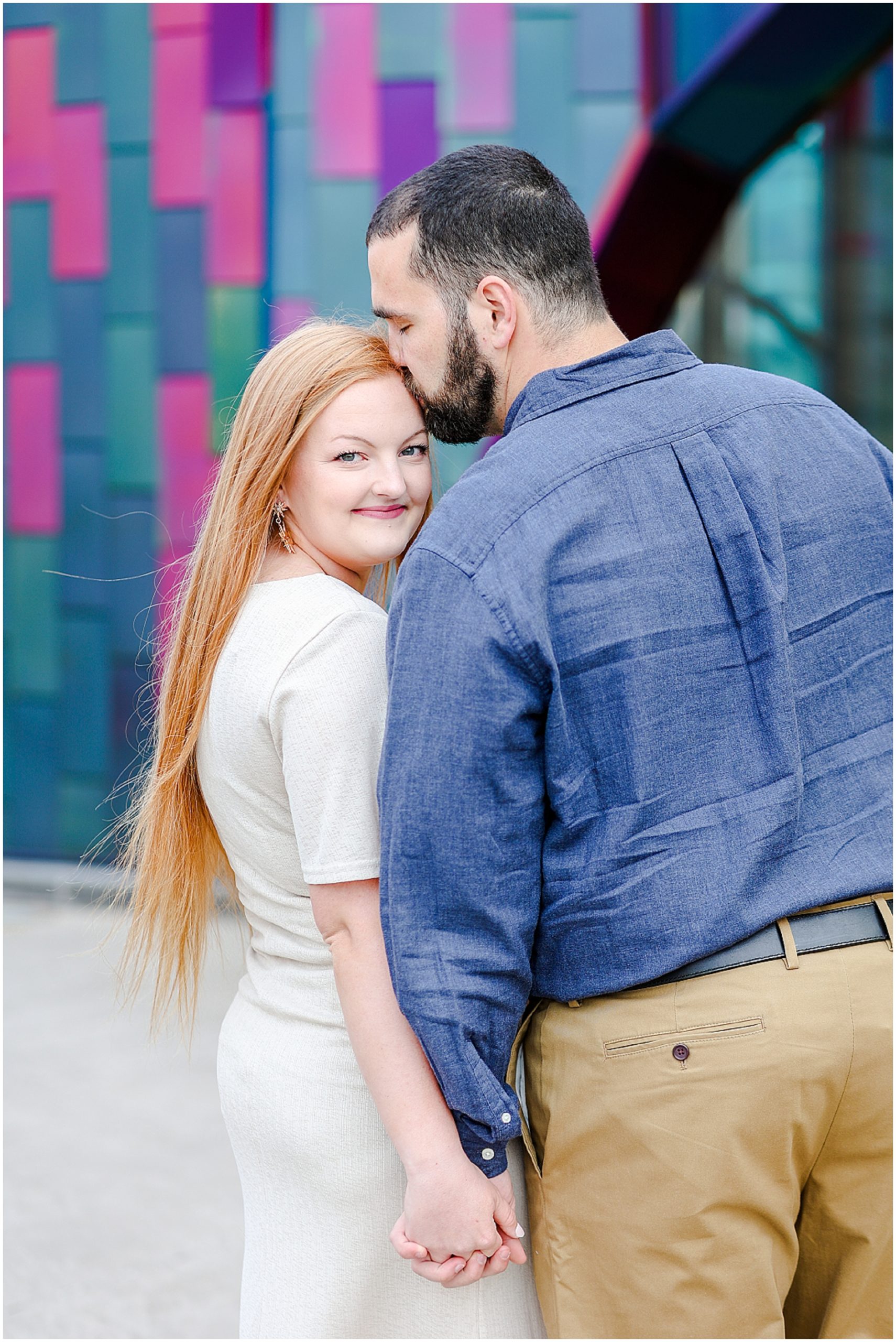 kiss forhead pose