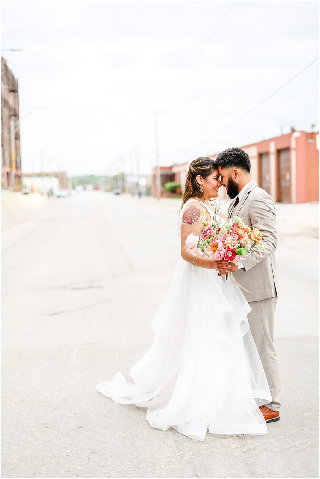 kansas city wedding photos - engagement photos - where to take photos in kansas 