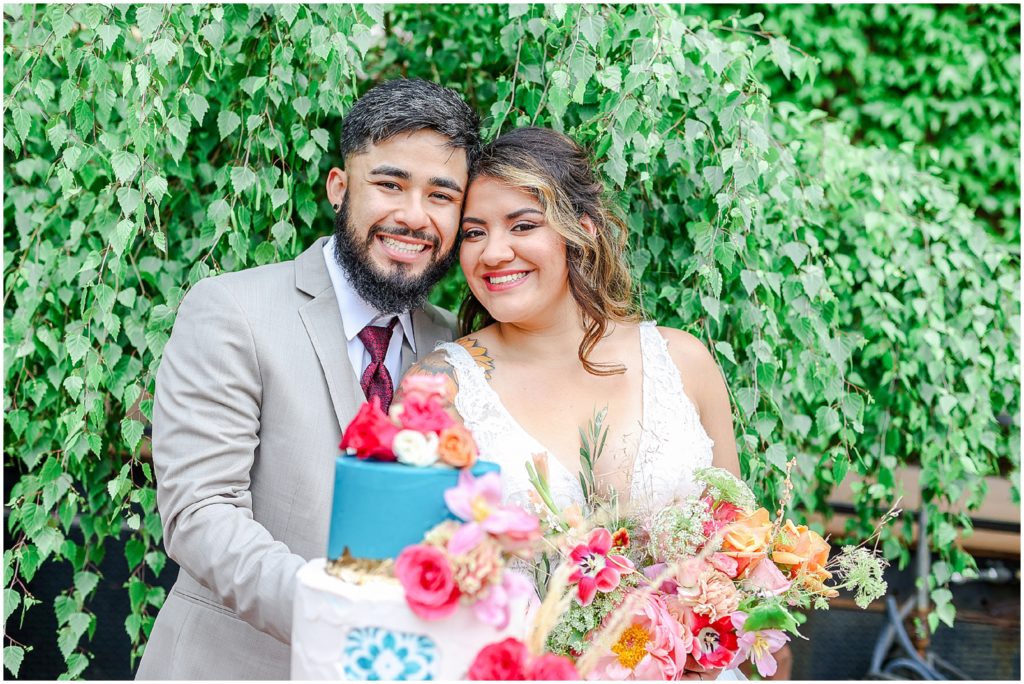 mexican bride and groom - mexico wedding photographer - kansas city wedding photography - colorful wedding - cake and bouquet - feasts of fancy