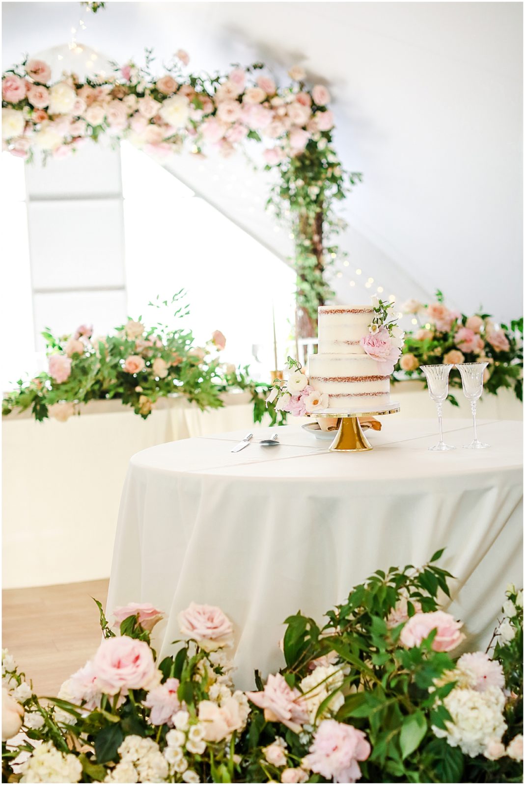 blue bouquet KC - wedding florist - longview mansion wedding reception and decoration details - wedding cake
