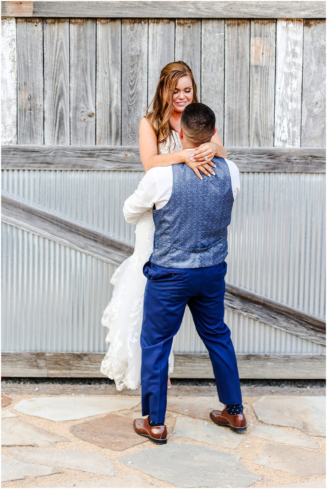 pink bridal party - what to wear for summer wedding - barn at riverbend - bridal party portraits with sarah & taylor - Kansas City wedding photographer