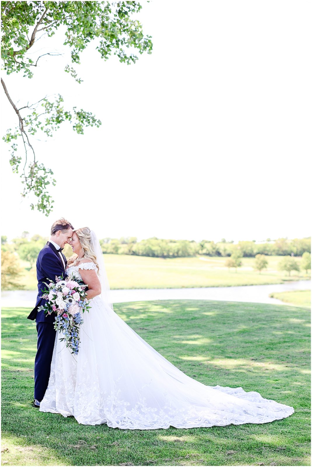 Lake Mozingo Wedding - Kansas City Wedding Photographer - Beautiful Wedding portraits on a golf course - mozingo golf club - bride & groom portraits