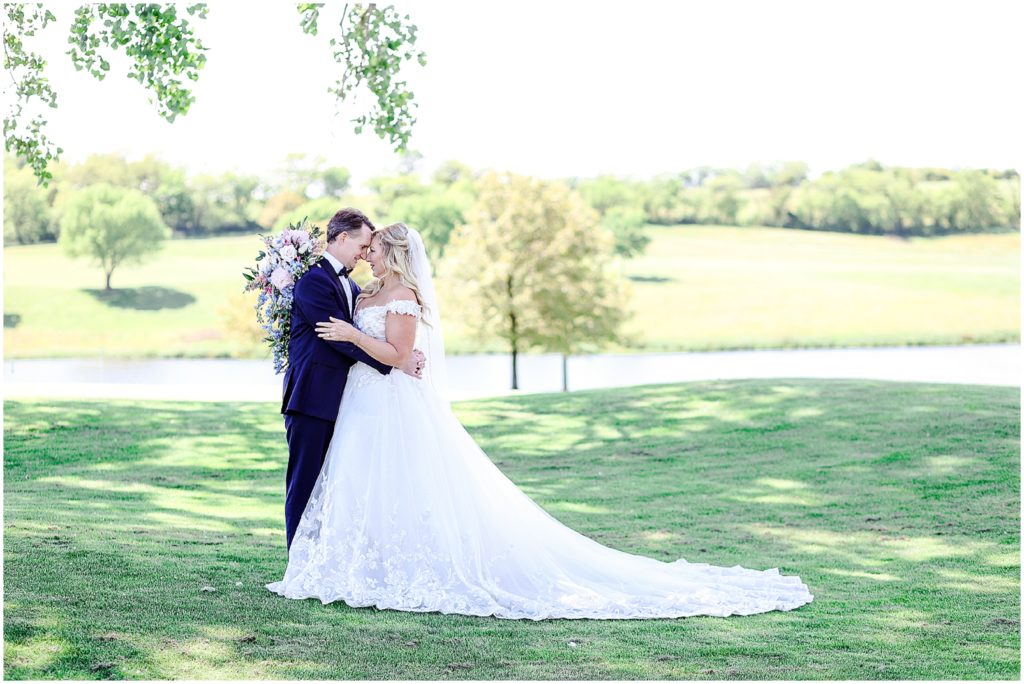 Lake Mozingo Wedding - Kansas City Wedding Photographer - Beautiful Wedding portraits on a golf course - mozingo golf club - bride & groom portraits