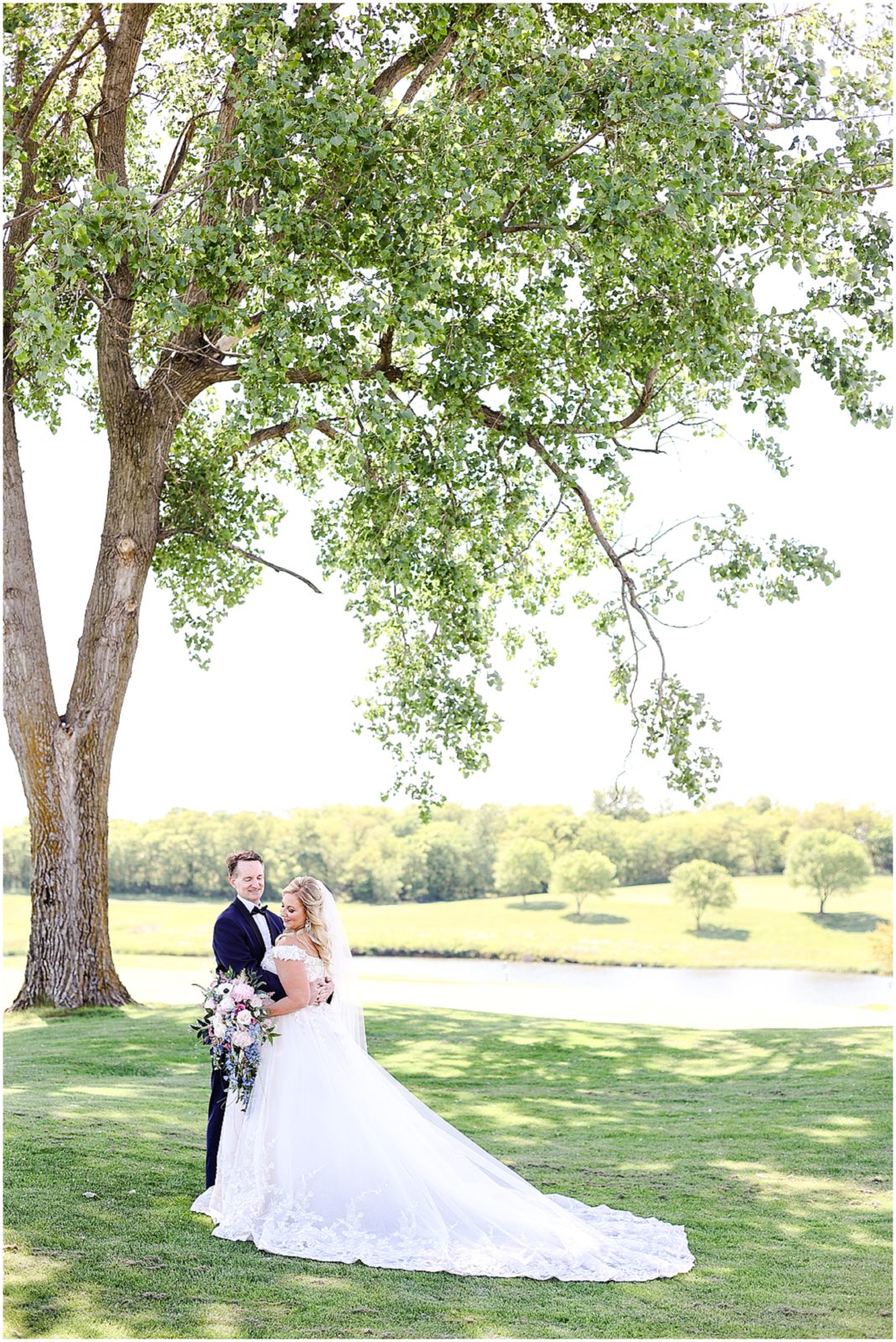 gorgeous wedding photo under a tree - Lake Mozingo Wedding - Kansas City Wedding Photographer - Beautiful Wedding portraits on a golf course - mozingo golf club - bride & groom portraits
