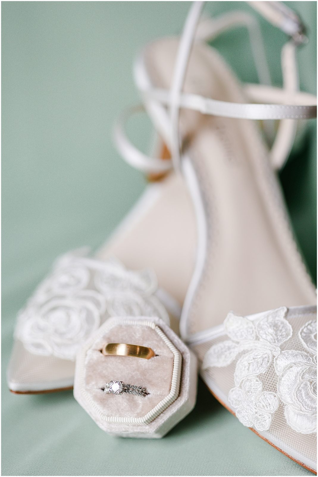 pretty wedding shoes that are lace