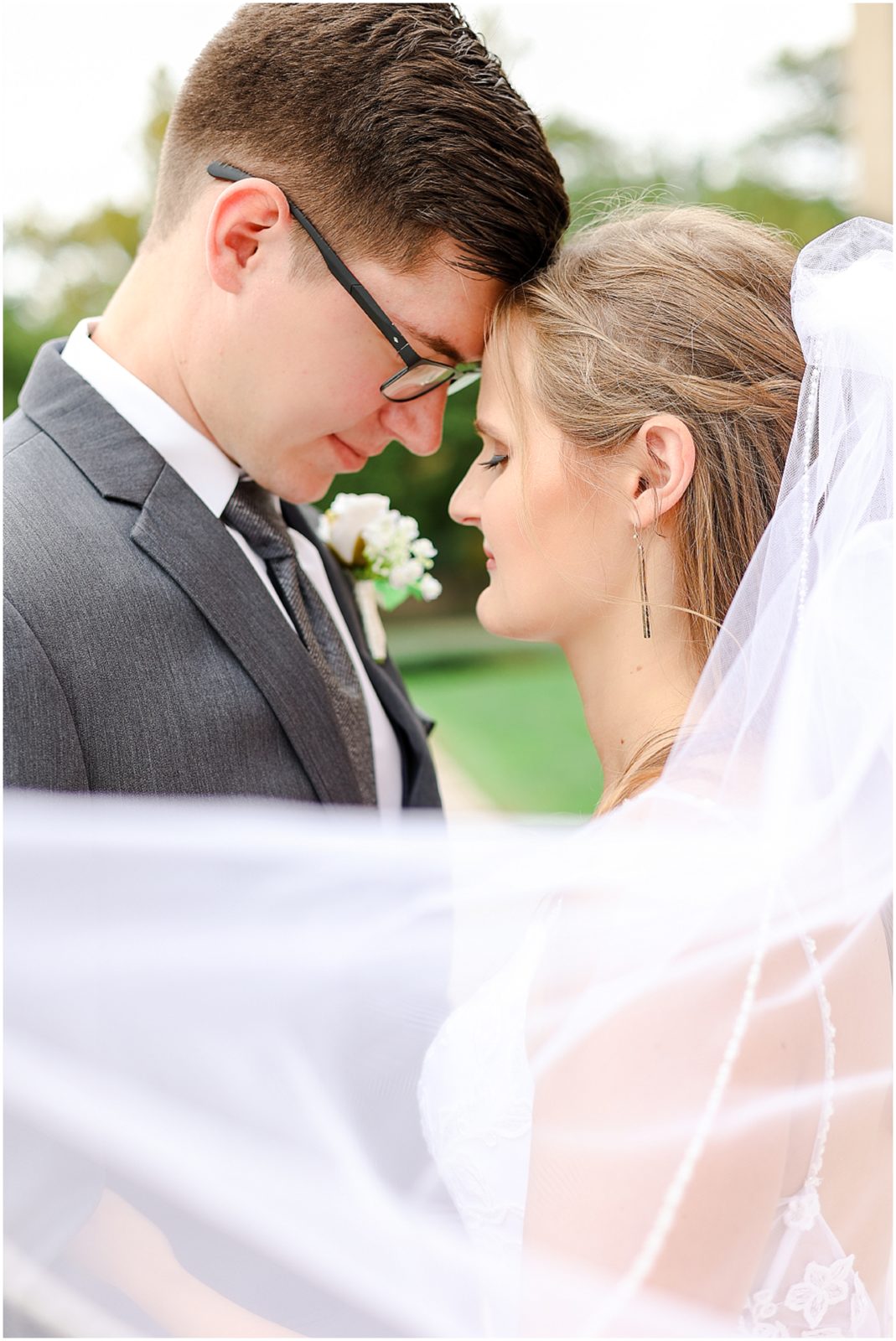 bride and groom wedding photo 