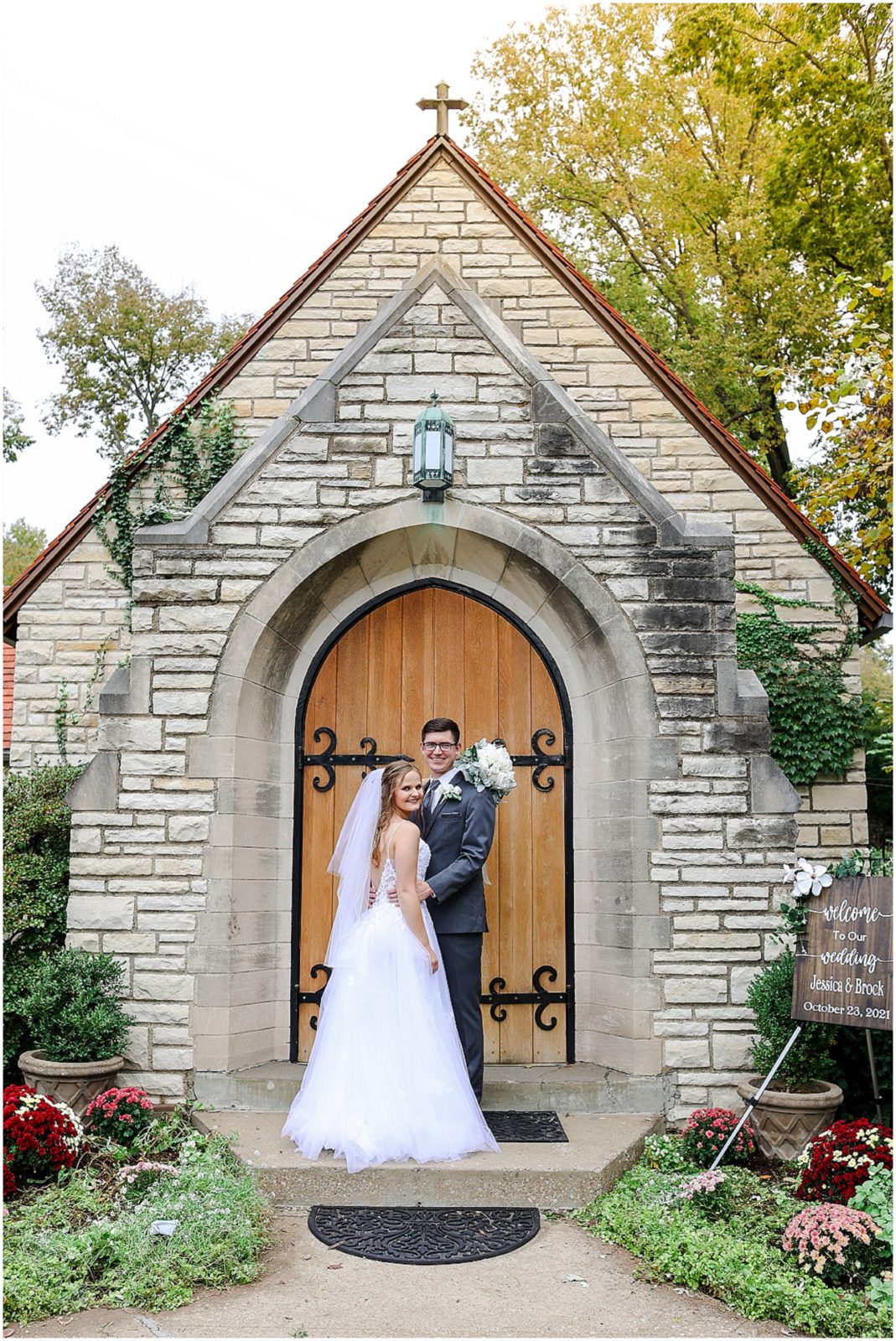 Pilgrim Chapel in Kansas City - Wedding Ceremony Elopement - fall wedding