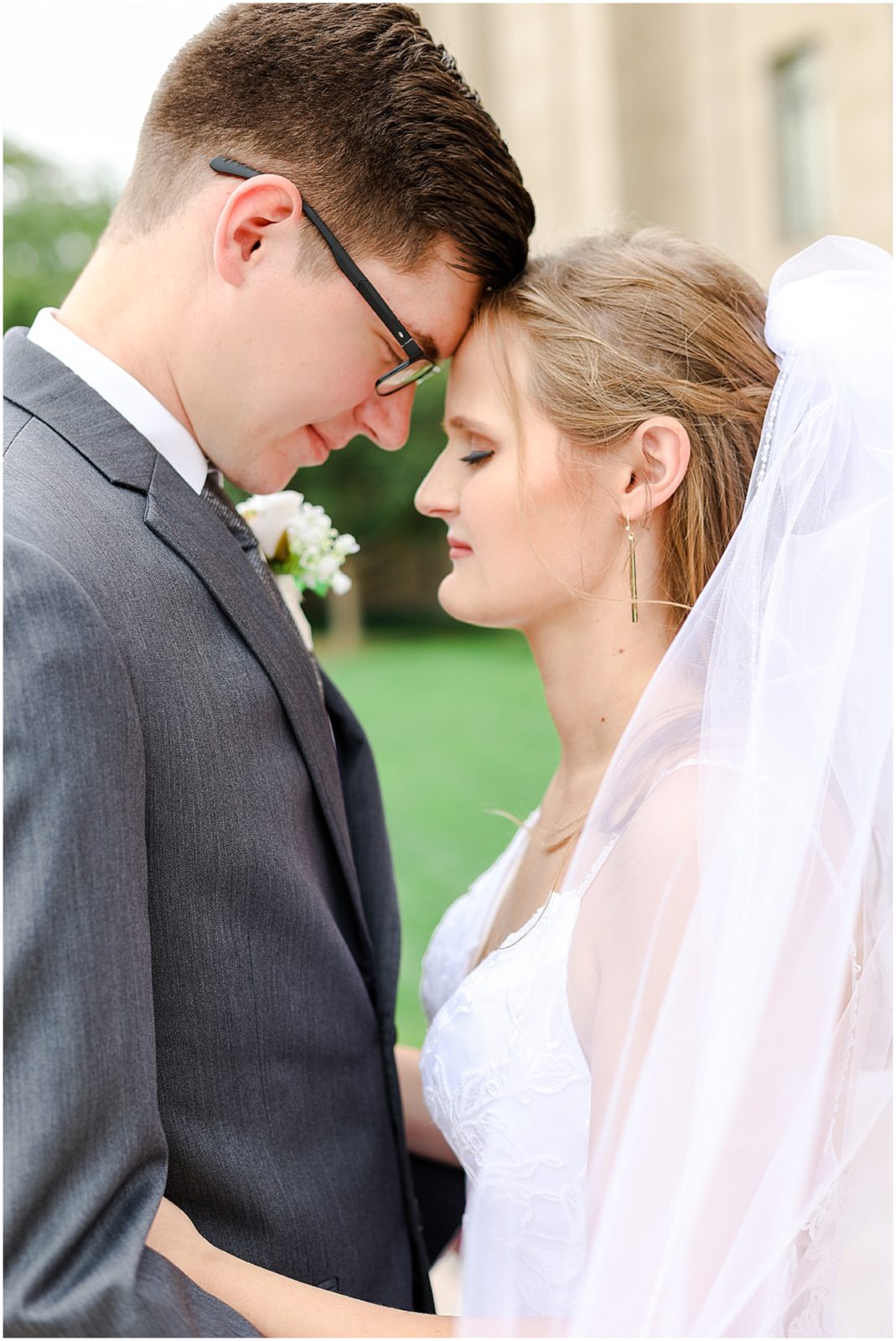 Wedding Photos at the Nelson Atkins Museum - Wedding Photographers in Kansas City