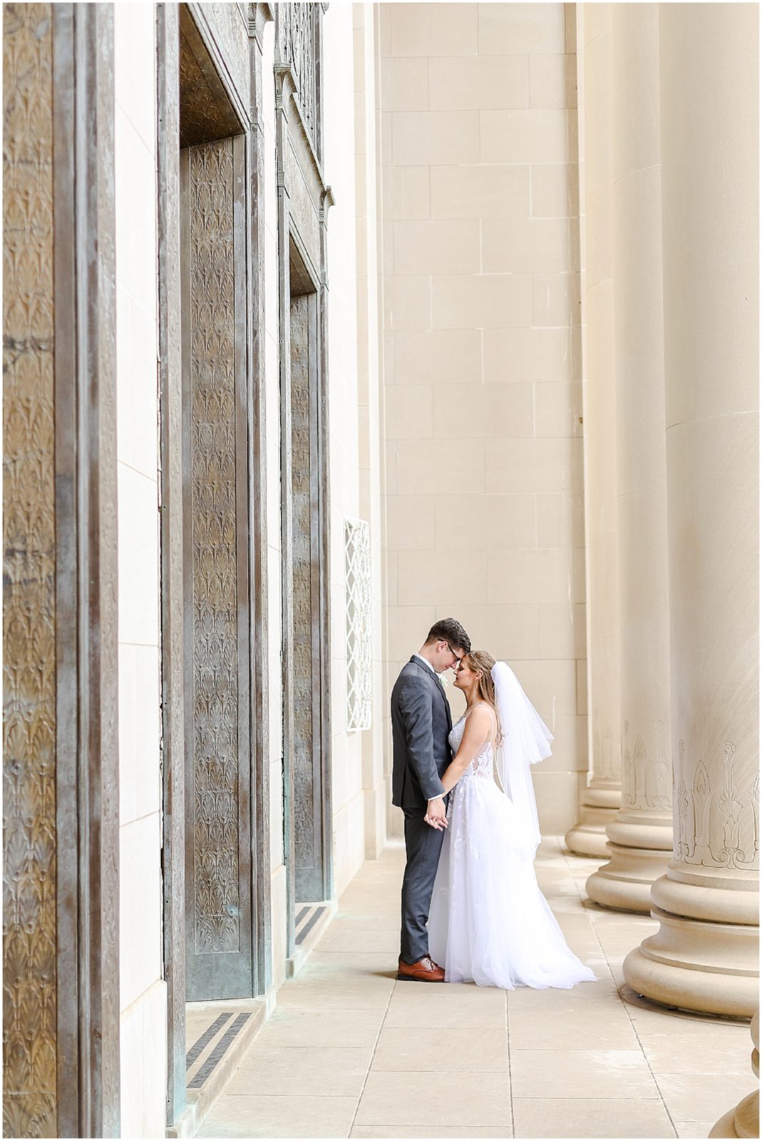 Wedding Photos at the Nelson Atkins Museum - Wedding Photographers in Kansas City