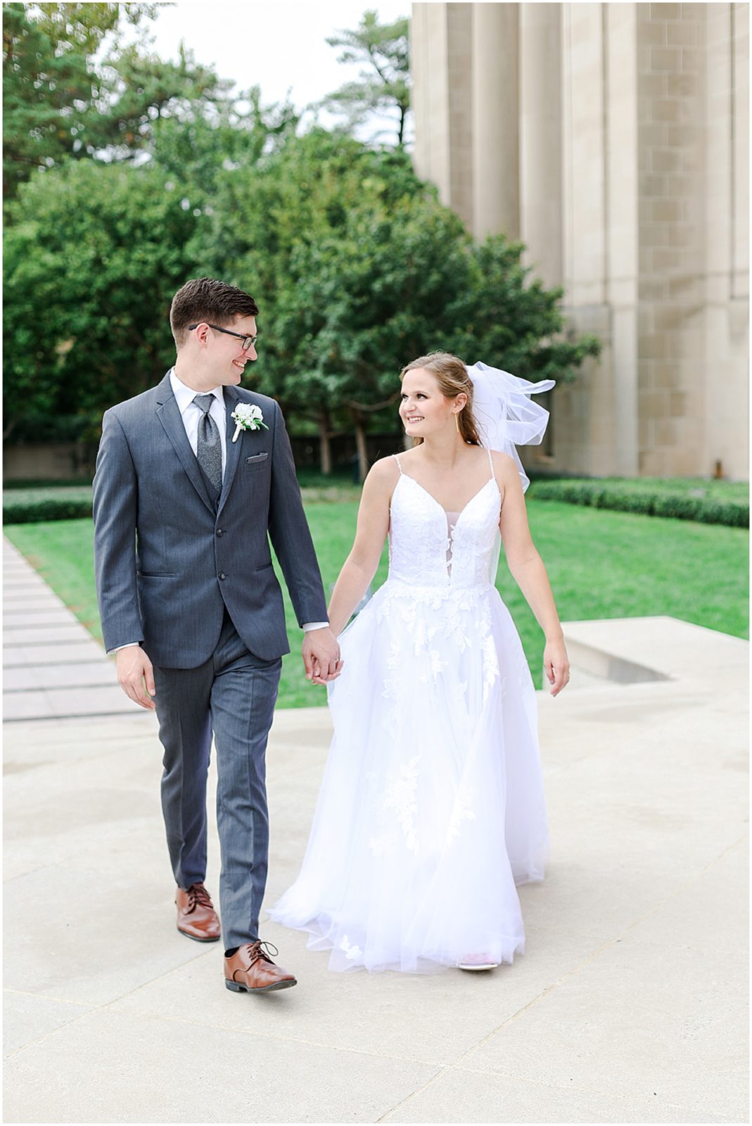 Wedding Photos at the Nelson Atkins Museum - Wedding Photographers in Kansas City