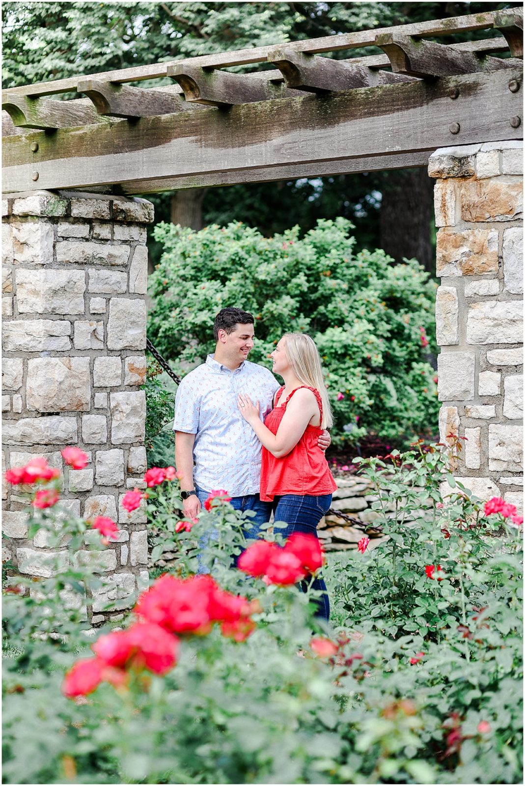 summer engagement photos - vibrant and pretty 