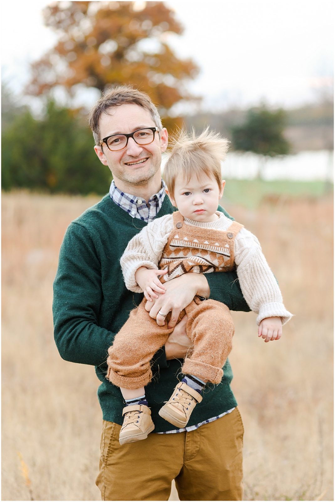 Family Photos in Kansas City - Kansas Family Photographer - Fall Family Photography - What to Wear for Family Photos - Where to take fall family photos - Kansas City Wedding Photography