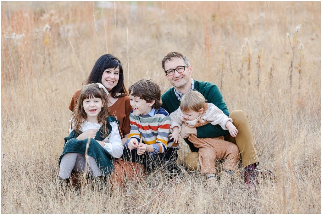 Family Photos in Kansas City - Kansas Family Photographer - Fall Family Photography - What to Wear for Family Photos - Where to take fall family photos - Kansas City Wedding Photography