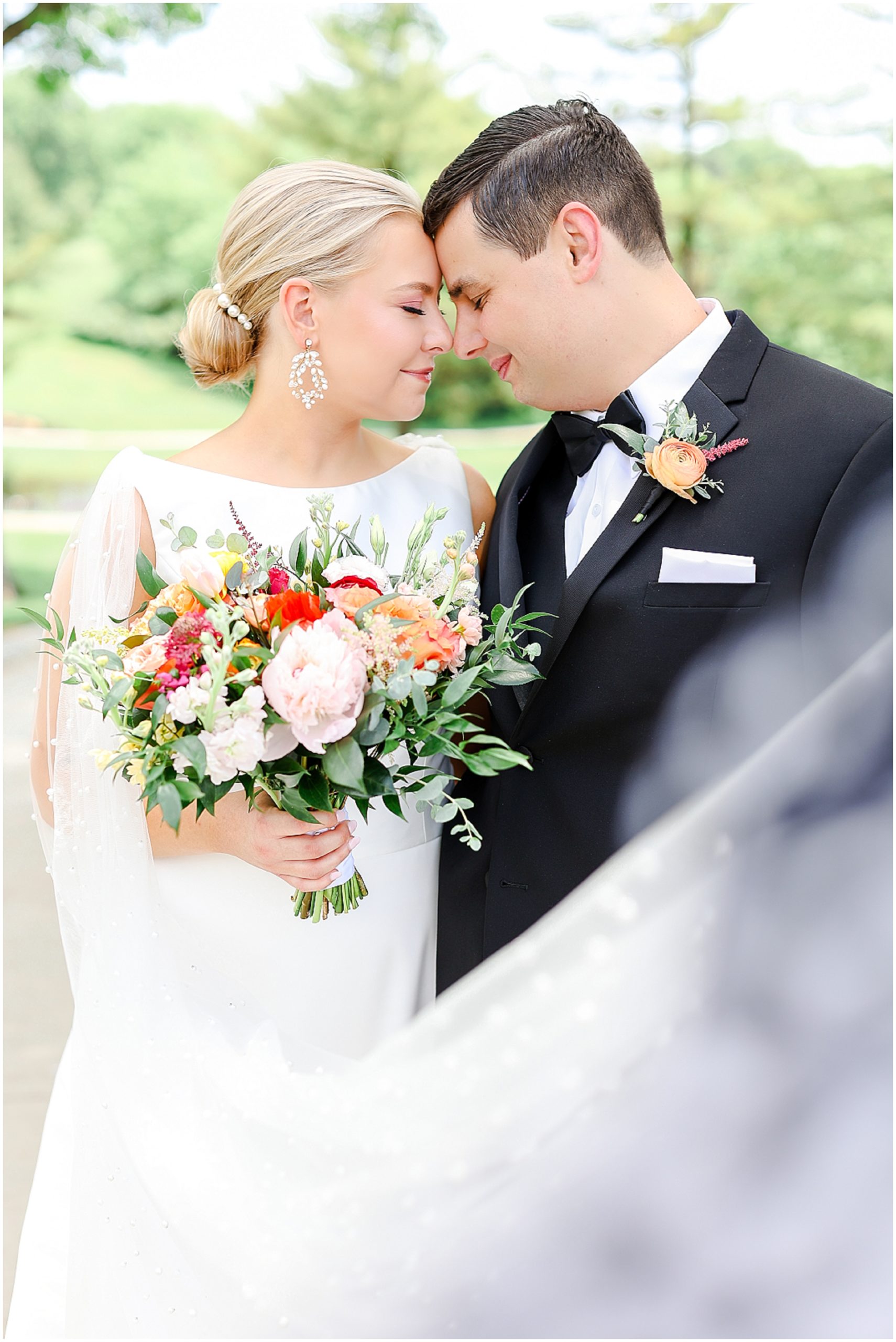 best kansas city wedding photographer - mariam saifan photography - oakwood country club wedding 