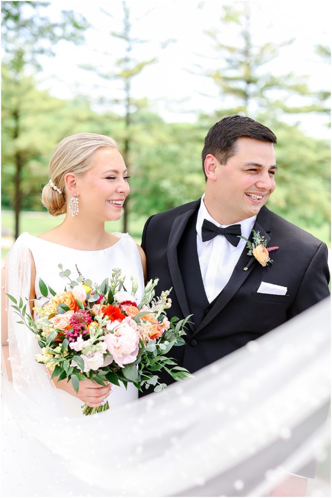 A Classic & Colorful Kansas City Wedding at Oakwood Country Club for