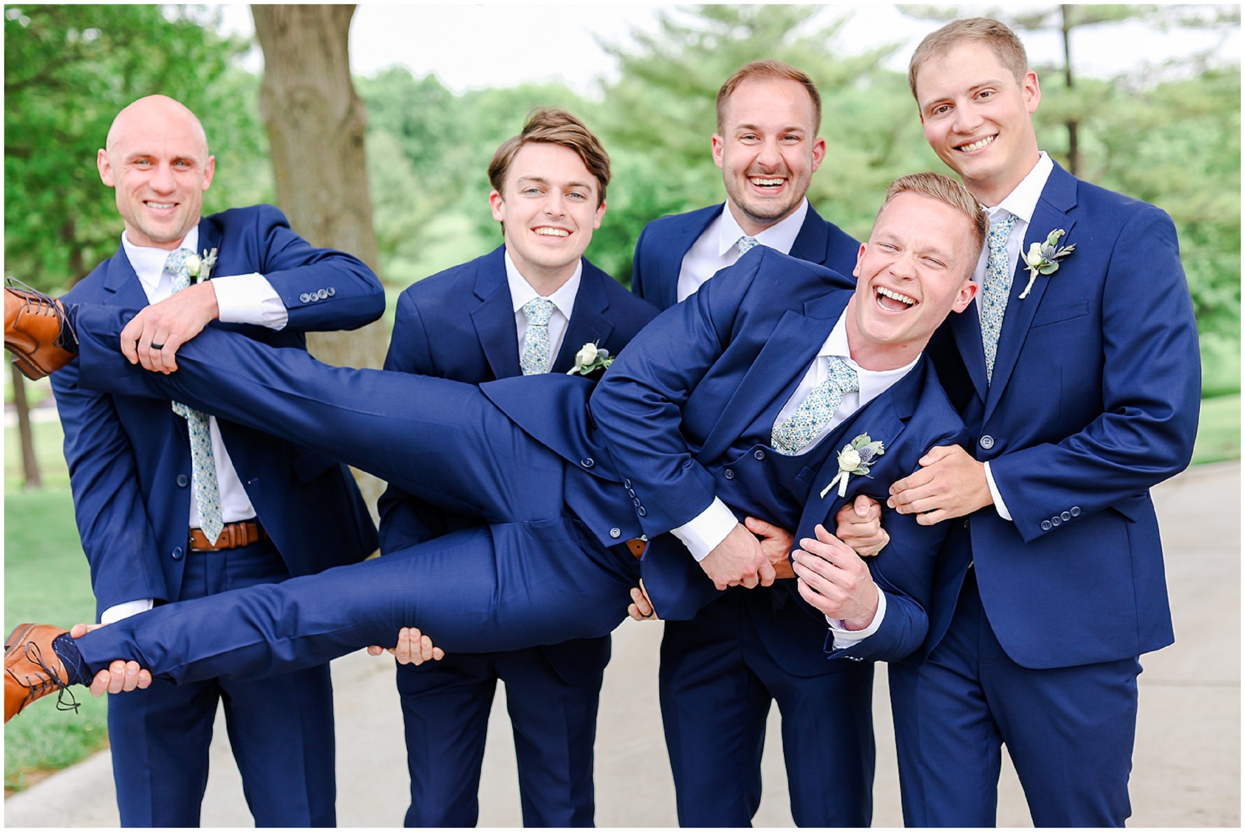 Kansas City Oakwood Country Club Wedding Venue - Wedding Photographer - Kansas City Missouri - groomsmen photo 
