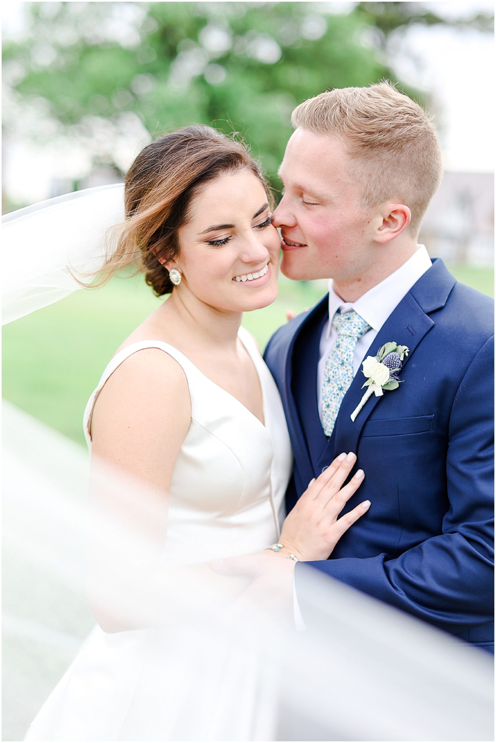 Kansas City Oakwood Country Club Wedding Venue - Wedding Photographer - Kansas City Missouri - bridesmaids photos