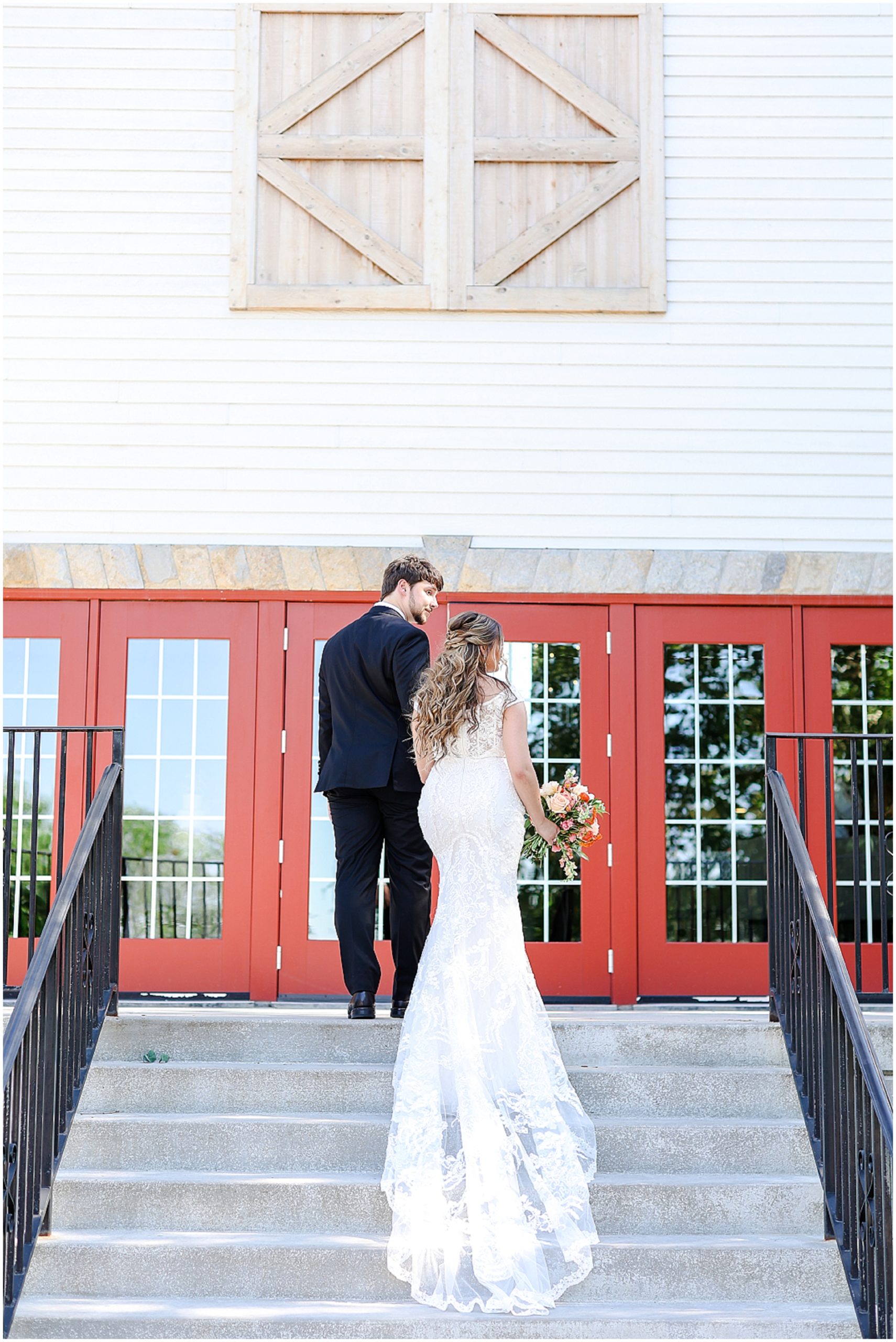 barn wedding at the topeka brownstone - wedding photography 