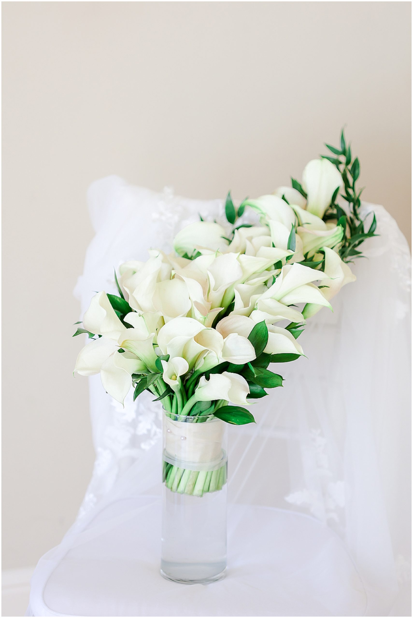 A Hawthorne House Wedding in Parkville | Wedding Venue in Kansas City | Wedding Photography | Fall Wedding | Wild Hill Flower | Pretty & Planned | Mariam Saifan Photography | White Flower Lily Inspiration | Lace Wedding Dress