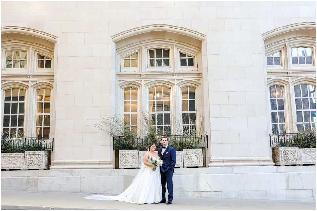 A Classic Luxury Wedding at Hotel Kansas City | Kansas Best Wedding Photographer | Wedding Ideas | Pink Flowers 